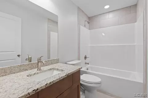 Bath - 2821 Eunice, Adrian, MI 49221 photo 3 of 3