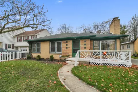 1829 Handley, Saginaw, MI 48602