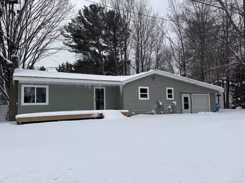 1913 W W Rdg, Marquette, MI 49855