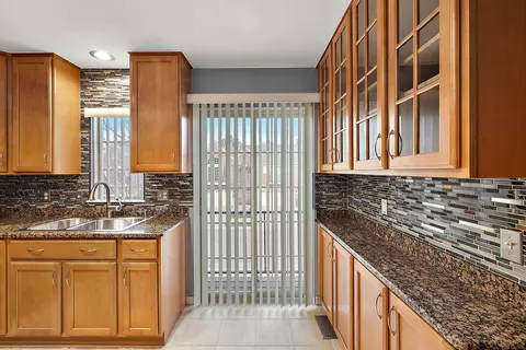 Kitchen - 45877 Dutton, Macomb, MI 48044 photo 8 of 8