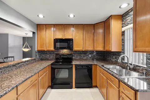 Kitchen - 45877 Dutton, Macomb, MI 48044 photo 3 of 8