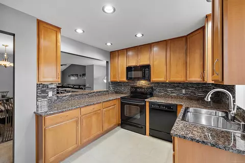 Kitchen - 45877 Dutton, Macomb, MI 48044 photo 4 of 8
