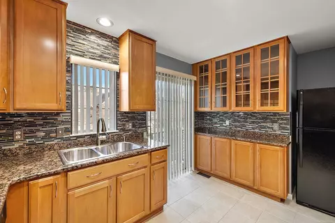 Kitchen - 45877 Dutton, Macomb, MI 48044 photo 5 of 8