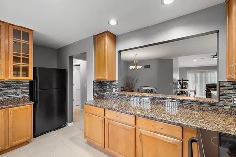 Kitchen - 45877 Dutton, Macomb, MI 48044 photo 6 of 8