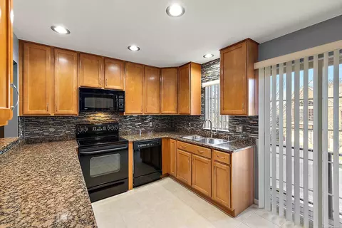 Kitchen - 45877 Dutton, Macomb, MI 48044 photo 2 of 8