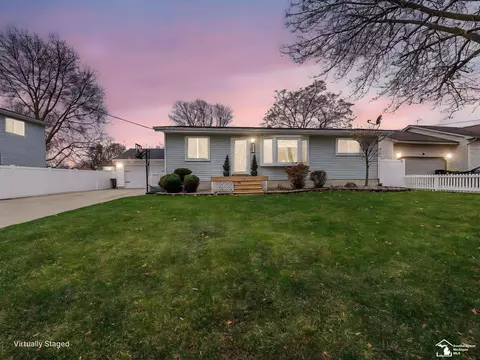 916 Cherry, Monroe, MI 48161 photo 2