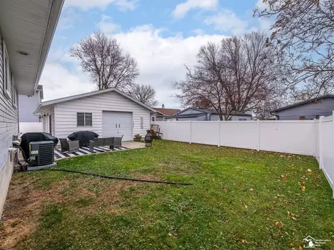 916 Cherry, Monroe, MI 48161 photo 30