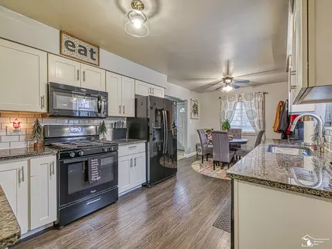 916 Cherry, Monroe, MI 48161 photo 3
