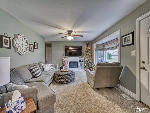 916 Cherry, Monroe, MI 48161 photo 8