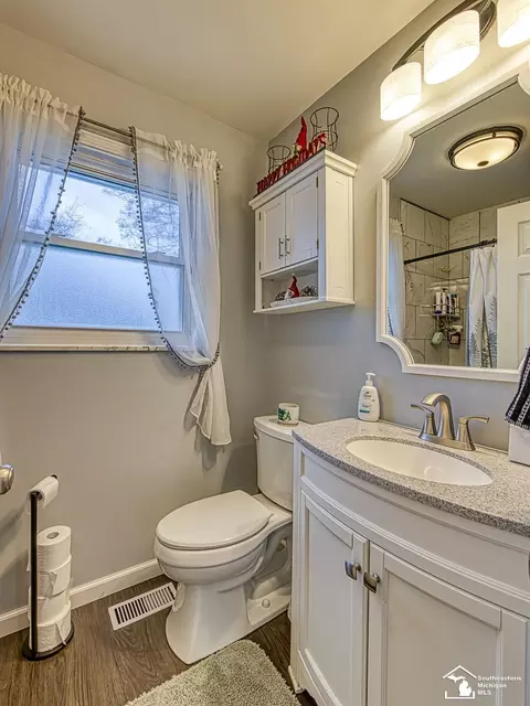 916 Cherry, Monroe, MI 48161 photo 17
