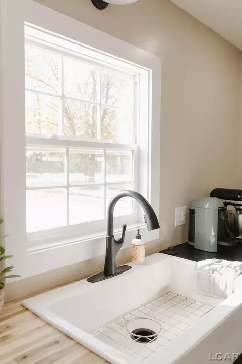 Kitchen - 2281 Fairview, Adrian, MI 49221 photo 4 of 15
