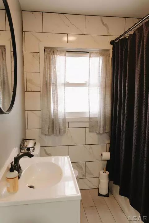 Bath - 2281 Fairview, Adrian, MI 49221 photo 2 of 8
