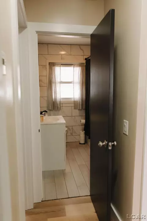 Entry Way - 2281 Fairview, Adrian, MI 49221 photo 2 of 10