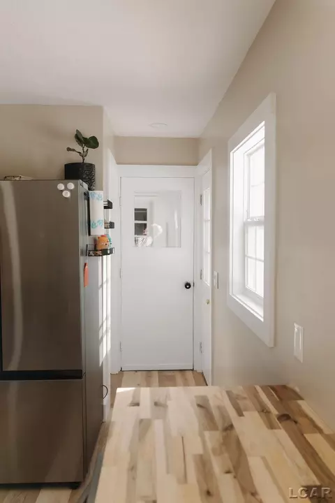 Entry Way - 2281 Fairview, Adrian, MI 49221 photo 6 of 10