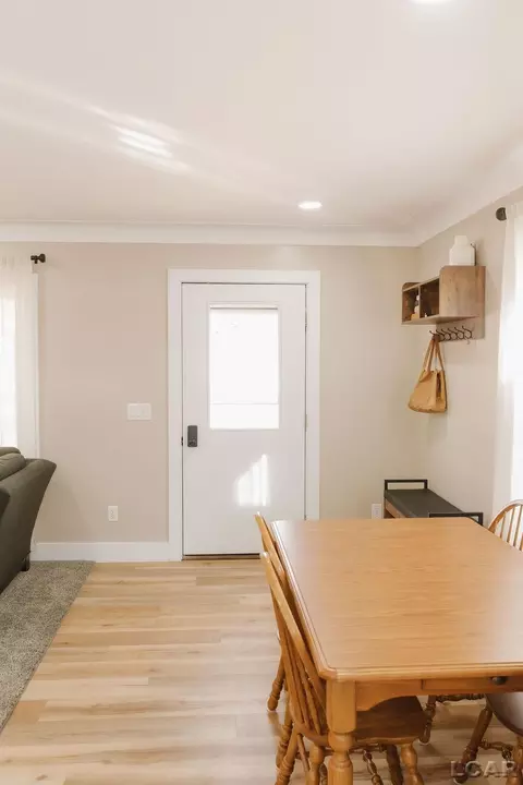 Entry Way - 2281 Fairview, Adrian, MI 49221 photo 5 of 10
