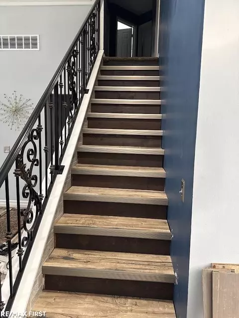 Entry Way - 18973 Calypso, Macomb, MI 48044 photo 2 of 2