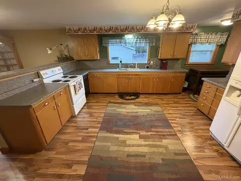 170 W Superior, Ishpeming, MI 49849 photo 4