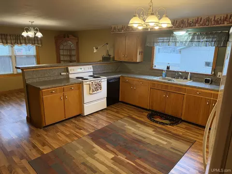 170 W Superior, Ishpeming, MI 49849 photo 3