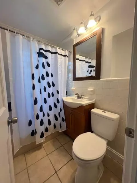 Bath - 2038 Copeman, Flint, MI 48504 photo 1 of 2
