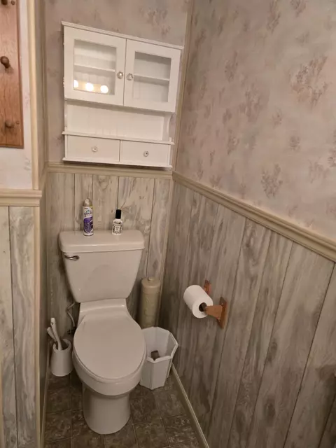 Bath - 5634 S Huron, Pinconning, MI 48650 photo 2 of 5