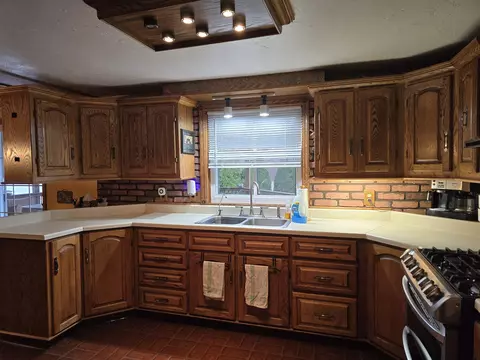 Kitchen - 5634 S Huron, Pinconning, MI 48650 photo 4 of 5