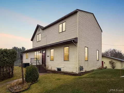 503 Oak, Norway, MI 49870