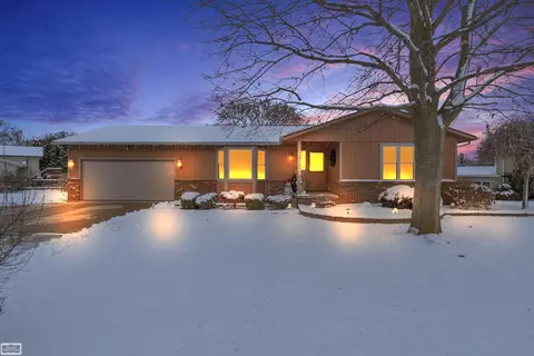 415 W Winds, Almont, MI 48003
