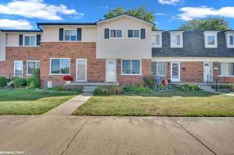 51204 Cathryn Ct, Chesterfield, MI 48047