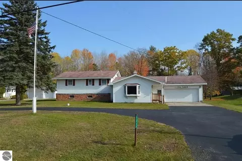 1711 Lake Winyah, Alpena, MI 49707