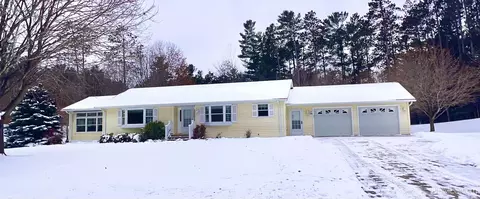 950 S Hemlock, Iron Mountain, MI 49801