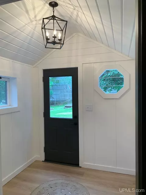 908 E I, Iron Mountain, MI 49801 photo 2