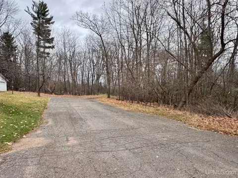 908 E I, Iron Mountain, MI 49801 photo 16