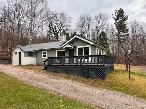 908 E I, Iron Mountain, MI 49801