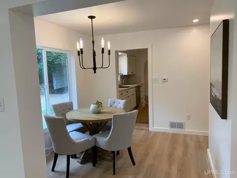 908 E I, Iron Mountain, MI 49801 photo 6
