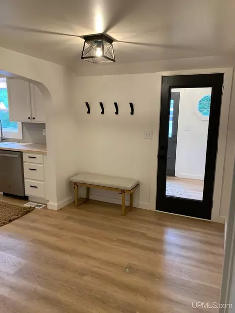 908 E I, Iron Mountain, MI 49801 photo 4