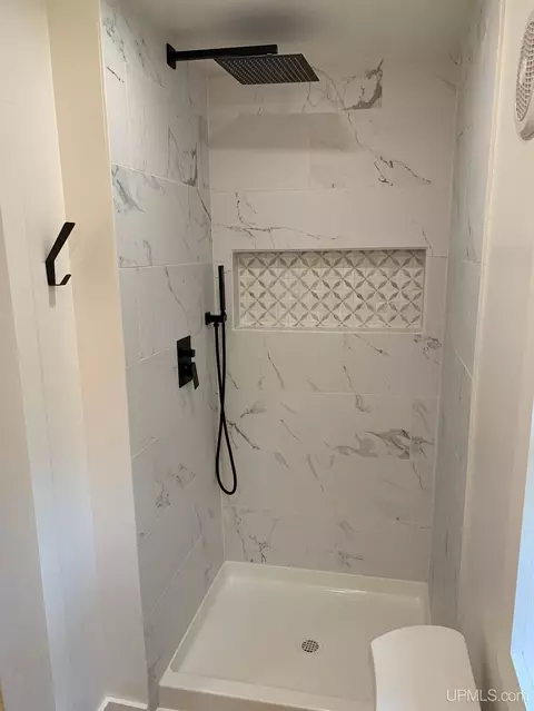 908 E I, Iron Mountain, MI 49801 photo 14