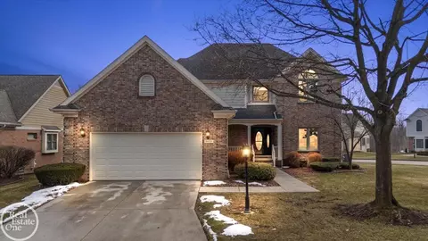 8600 Invitational UNIT 29, Washington Township, MI 48094