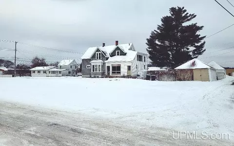 817 River, Iron Mountain, MI 49801