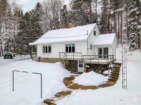 511 W Ice Lk, Iron River, MI 49935