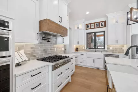 Kitchen - 21572 34 Mile, Armada, MI 48005 photo 6 of 7