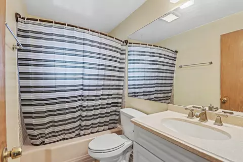 Bath - 3088 Curtis, Flint, MI 48507 photo 1 of 1