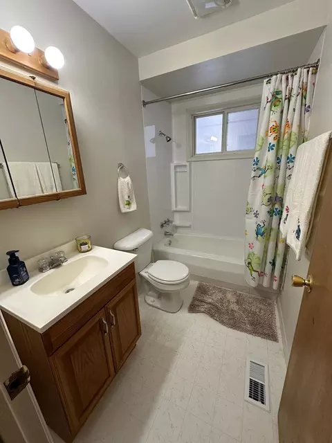 Bath - 924 Hammond, Flint, MI 48503 photo 1 of 1