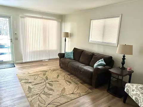 Living - 924 Hammond, Flint, MI 48503 photo 1 of 2