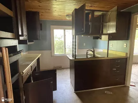 Kitchen - 3285 N Fordney, Hemlock, MI 48626 photo 2 of 2