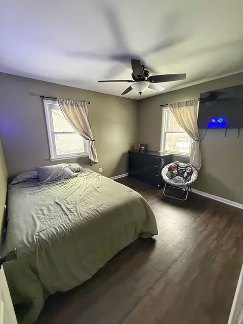 Bedroom - 5016 Deland, Flushing, MI 48433 photo 3 of 5