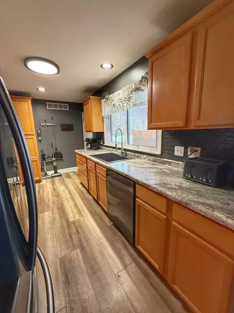 Kitchen - 5016 Deland, Flushing, MI 48433 photo 1 of 5