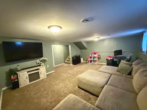 Living - 5016 Deland, Flushing, MI 48433 photo 3 of 3