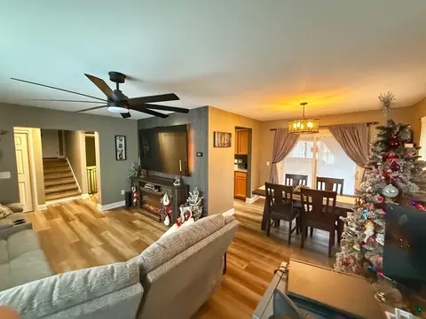 Living - 5016 Deland, Flushing, MI 48433 photo 1 of 3