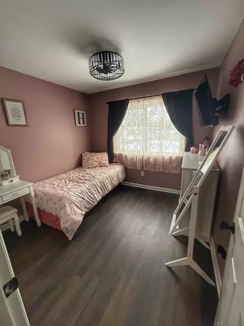Bedroom - 5016 Deland, Flushing, MI 48433 photo 5 of 5