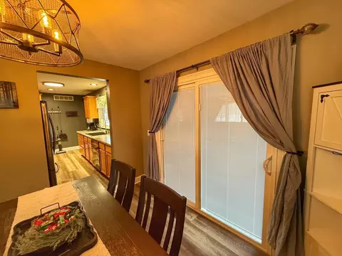 Dining - 5016 Deland, Flushing, MI 48433 photo 3 of 3